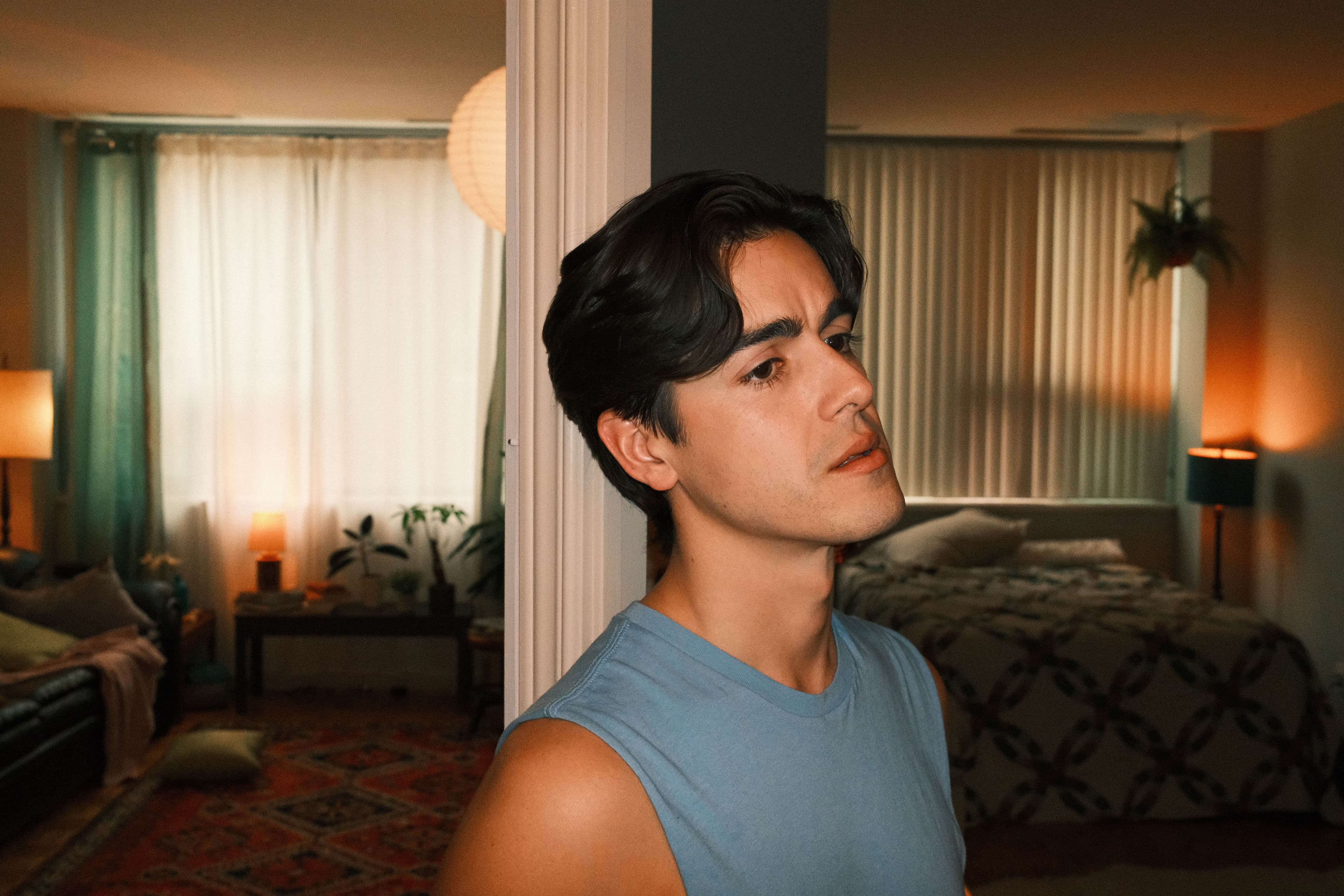 Pegged hero still